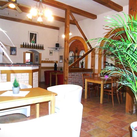 Toris Inn Тринец Екстериор снимка