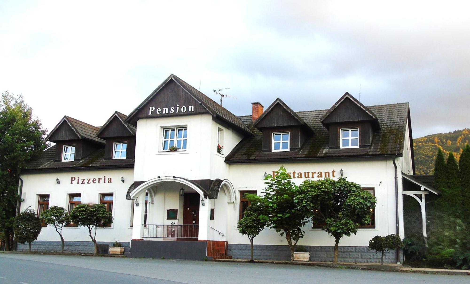 Toris Inn Тринец Екстериор снимка