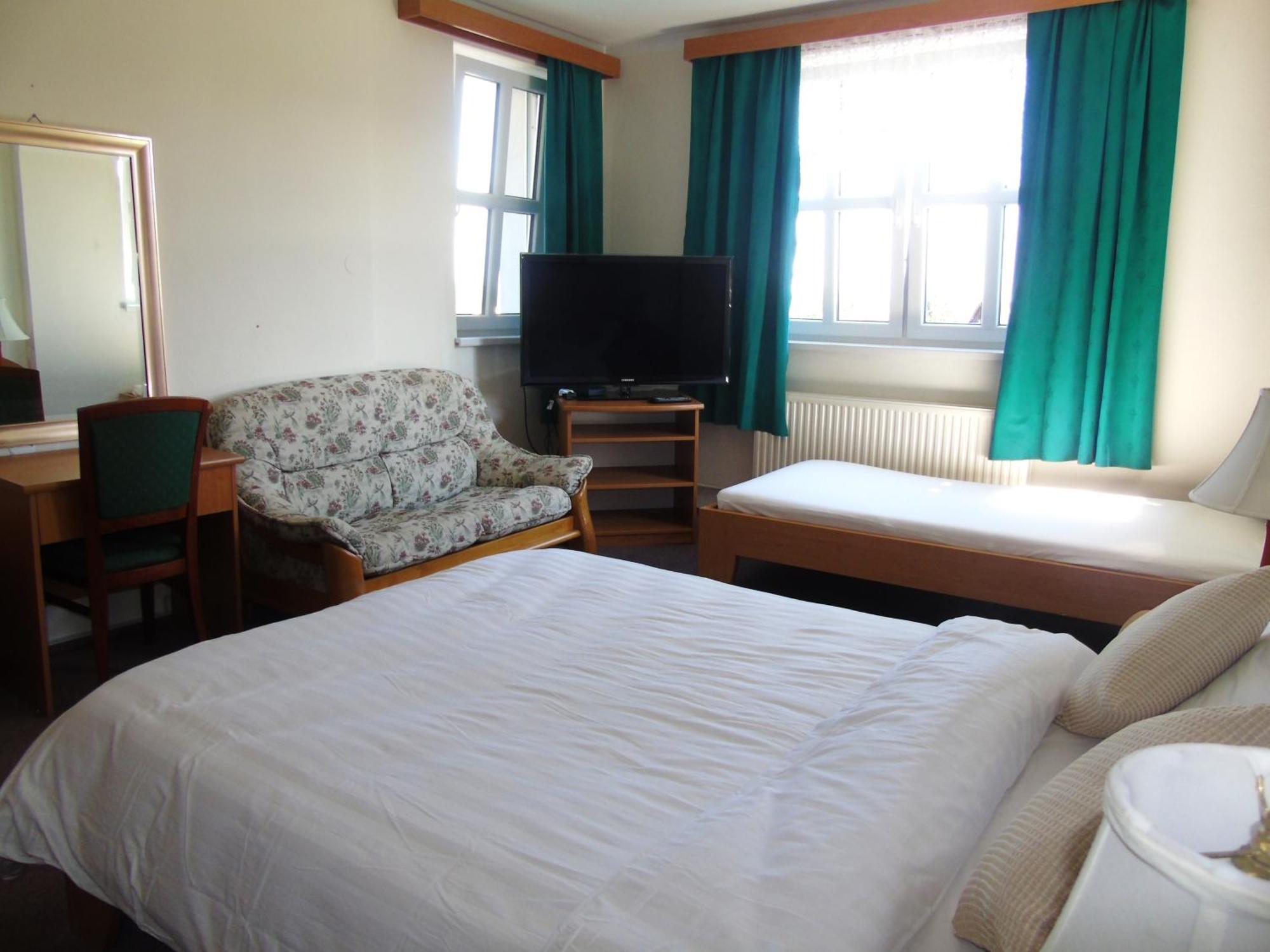 Toris Inn Тринец Екстериор снимка